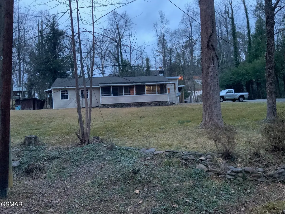517 Laurel Avenue, Gatlinburg, TN 37738