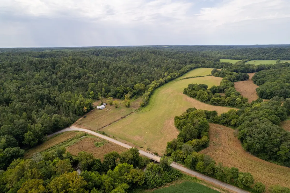 11517 Mt Carmel Rd, Decaturville, TN 38329
