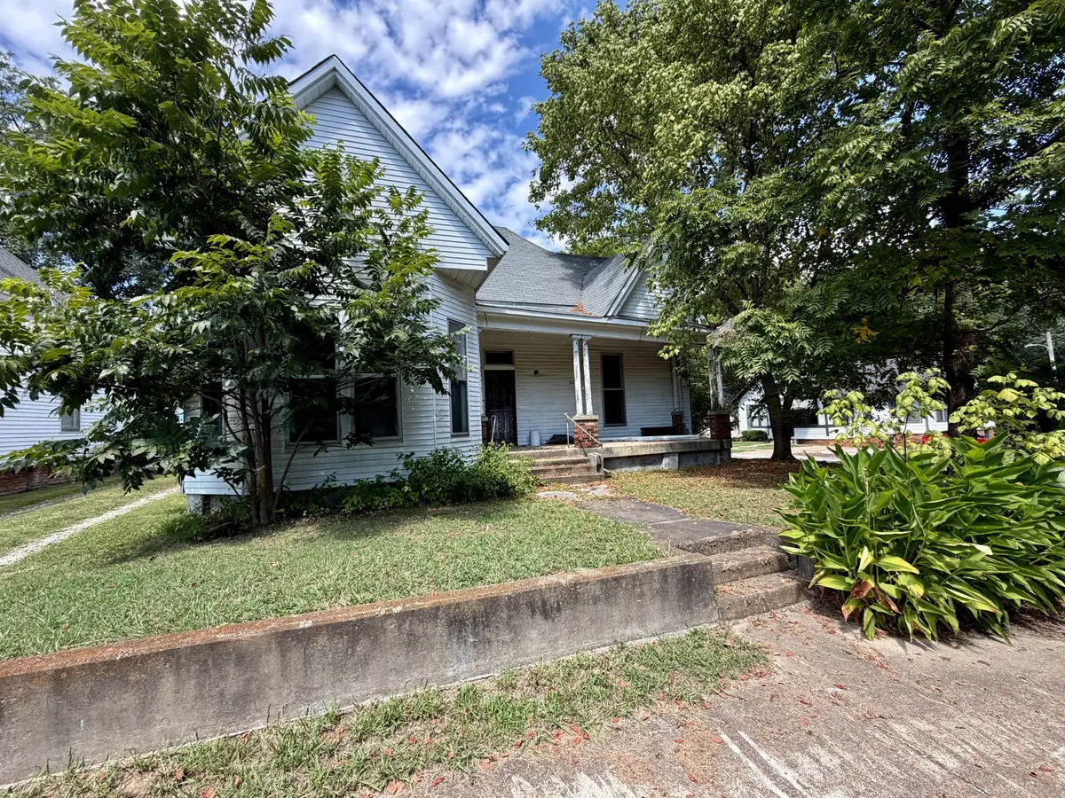 320 Aden St, Paris, TN 38242