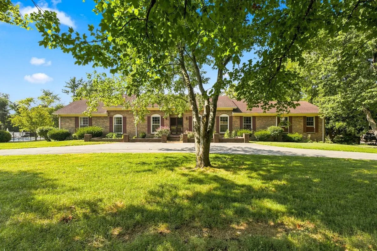 1713 Pinetree Ln, Brentwood, TN 37027
