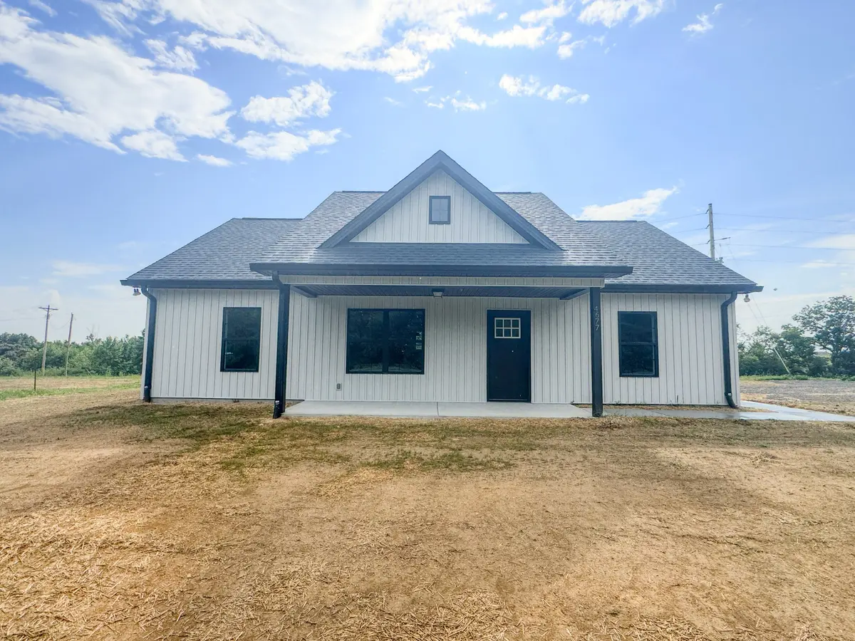 4677 Scottsville Rd, Lafayette, TN 37083