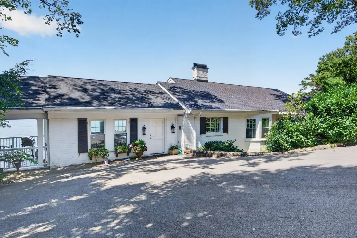 424 W Brow Road, Lookout Mountain, TN 37350