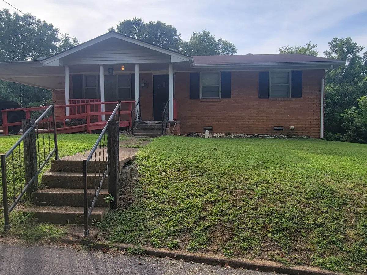 406 Cherry St, Paris, TN 38242