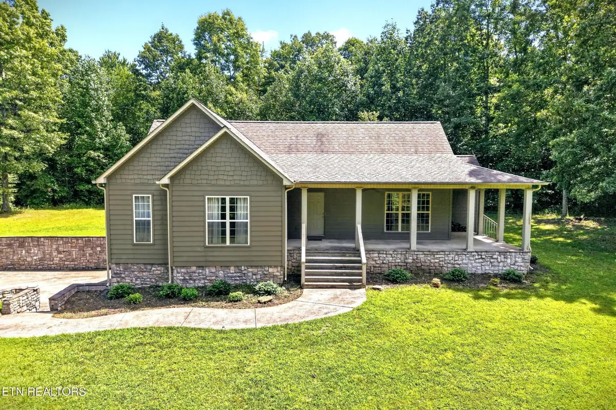 813 Mayland Rd, Crossville, TN 38571