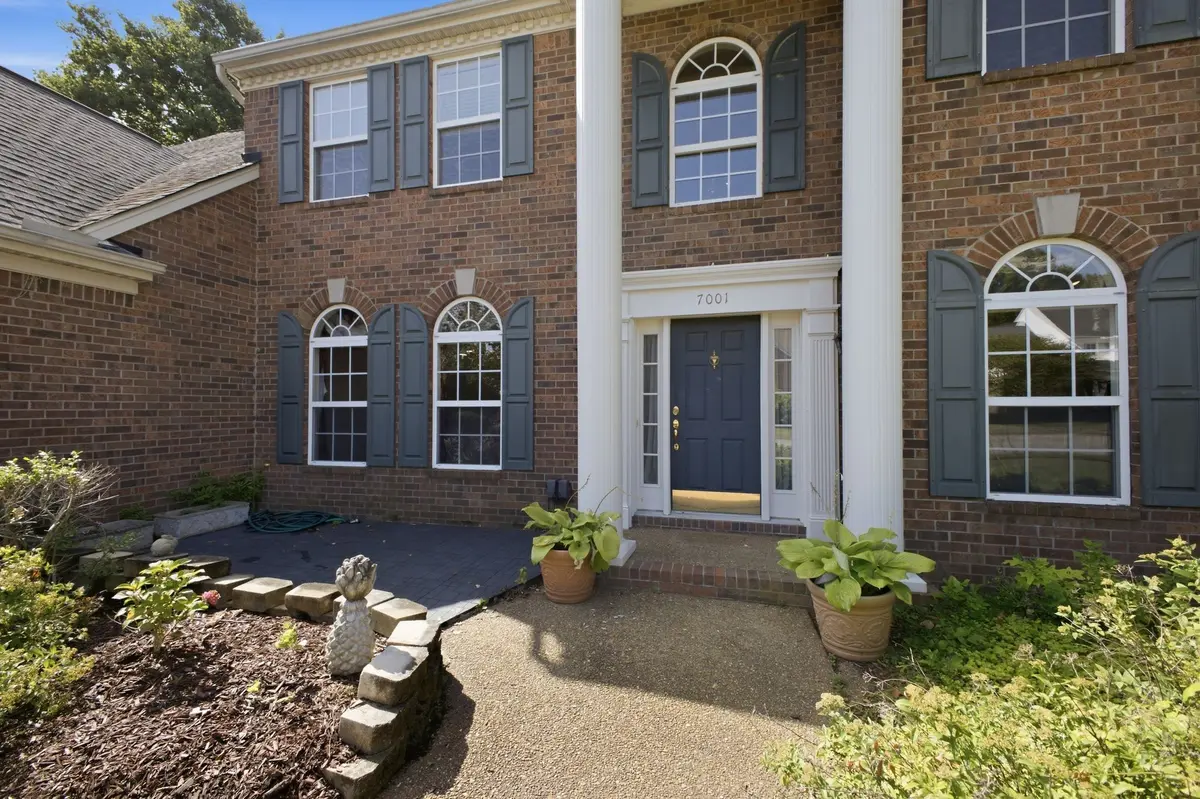7001 Stone Run Dr, Nashville, TN 37211