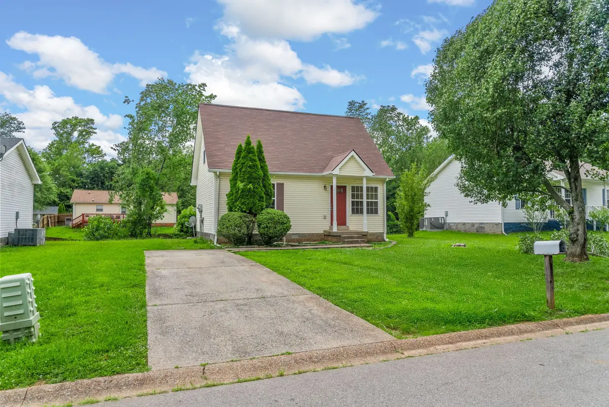 320 Lafayette Point Cir, Clarksville, TN 37042
