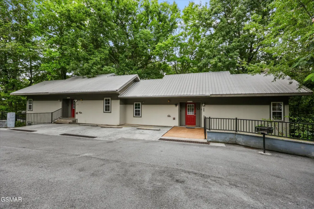 537 Johnson Lane #UNIT 1, Gatlinburg, TN 37738
