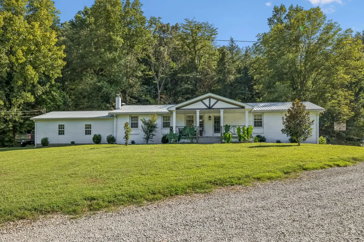648 Tottys Bend Loop, Duck River, TN 38454