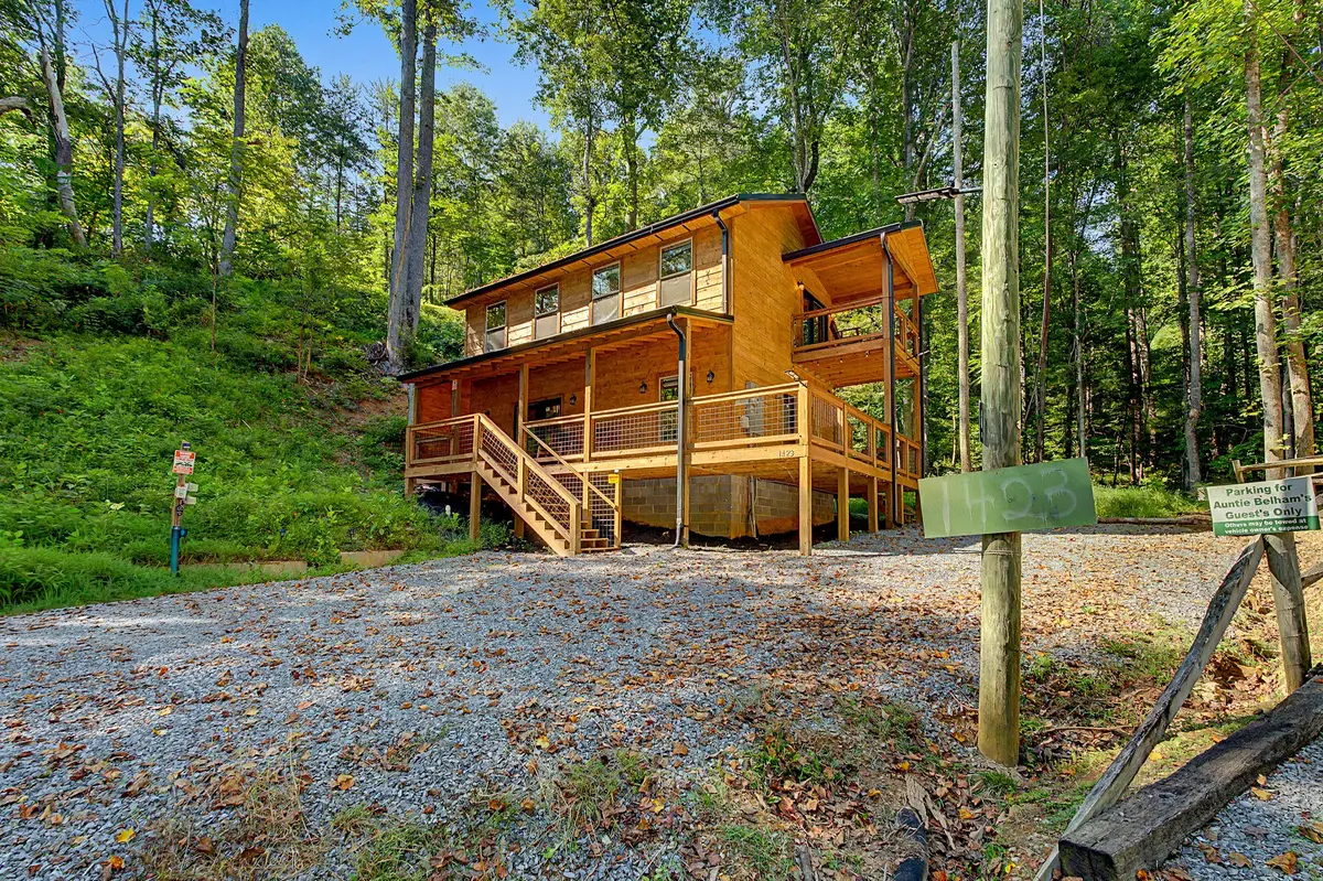1423 School House Gap Rd, Sevierville, TN 37876