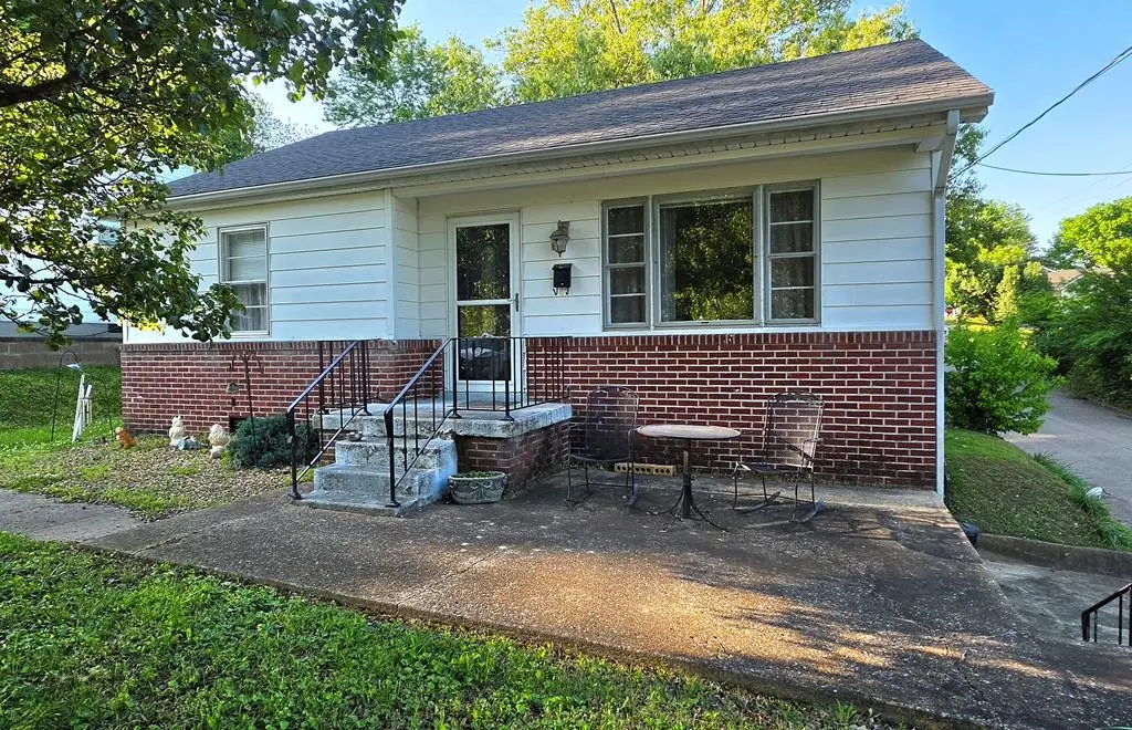 814 Alexander St, Paris, TN 38242