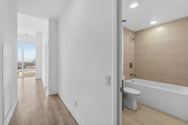 500 Dupont ST #805, Toronto C02, ON M6G 1Y7