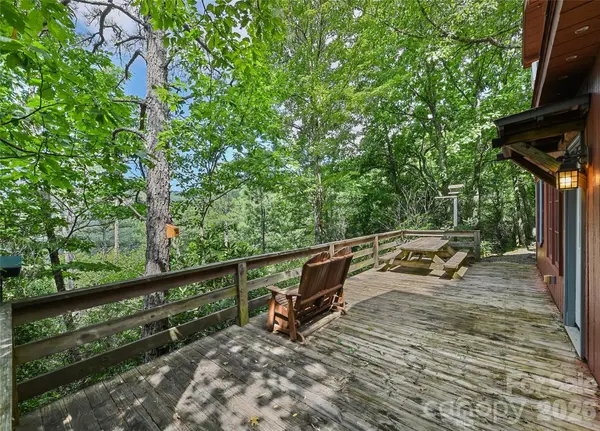 52 Steep LN, Maggie Valley, NC 28751