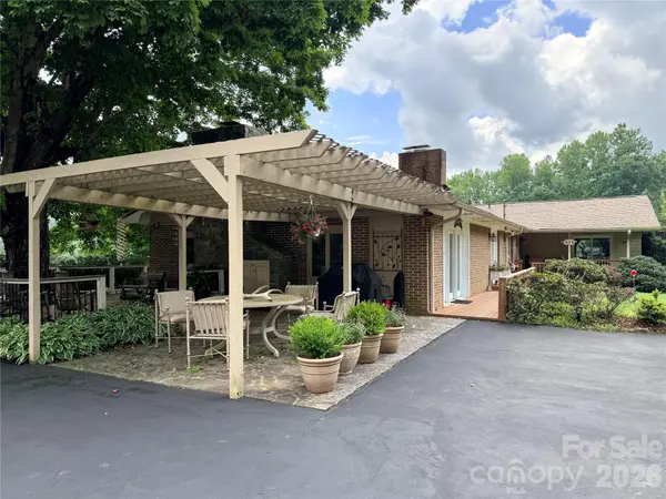 455 Avery LN, Newland, NC 28657