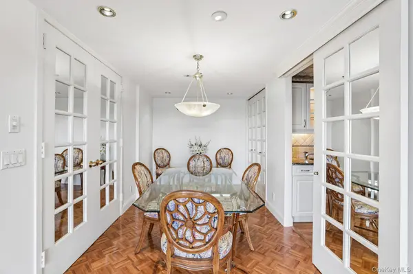 100 Hilton AVE #907, Garden City, NY 11530