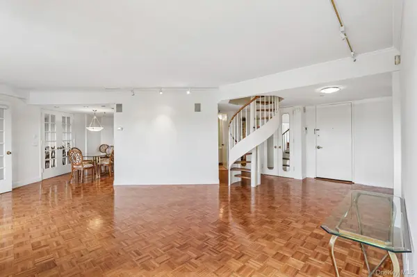 100 Hilton AVE #907, Garden City, NY 11530