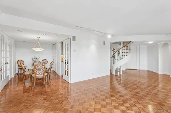 100 Hilton AVE #907, Garden City, NY 11530