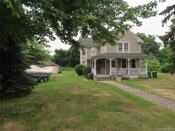 26 Rollstone AVE, West Sayville, NY 11796
