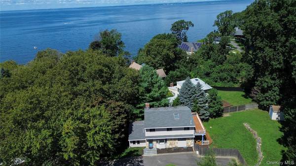 16 Westview RD, Northport, NY 11768