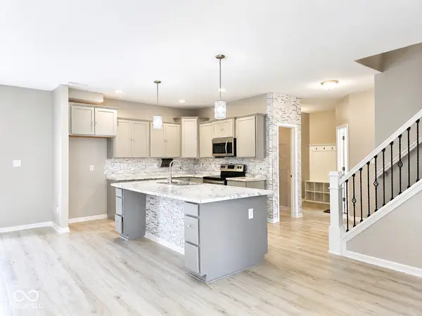 7252 Lockford WALK N, Avon, IN 46123