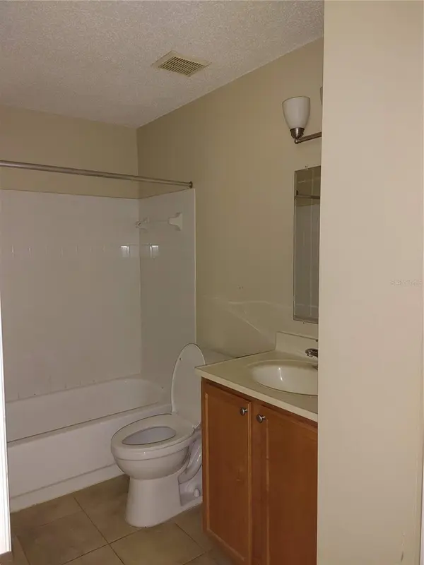 215 LAKE BROOK CIR #201, Brandon, FL 33511