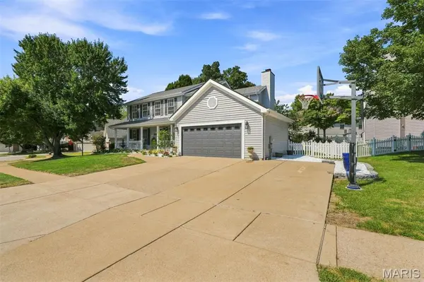1519 Autumn Chase DR, Fenton, MO 63026