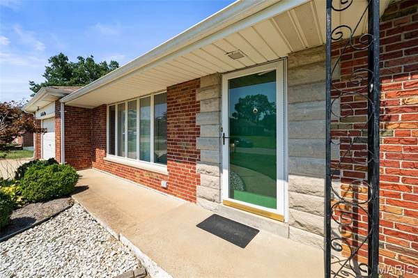 10609 Knollshire DR, Affton, MO 63123