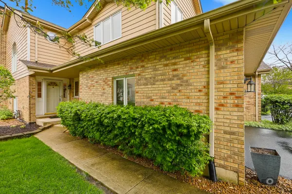 8111 Brushwood LN, Tinley Park, IL 60487