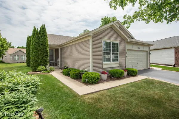 16601 Grandwood Lake DR, Crest Hill, IL 60403