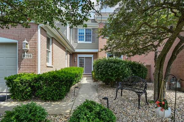 4256 Stableford LN, Naperville, IL 60564