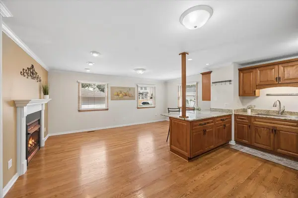 723 S La Grange RD, La Grange, IL 60525