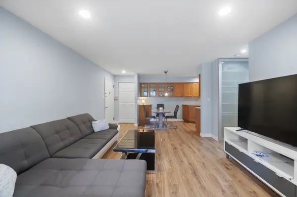 1617 N Windsor DR #208, Arlington Heights, IL 60004