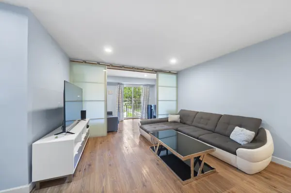 1617 N Windsor DR #208, Arlington Heights, IL 60004