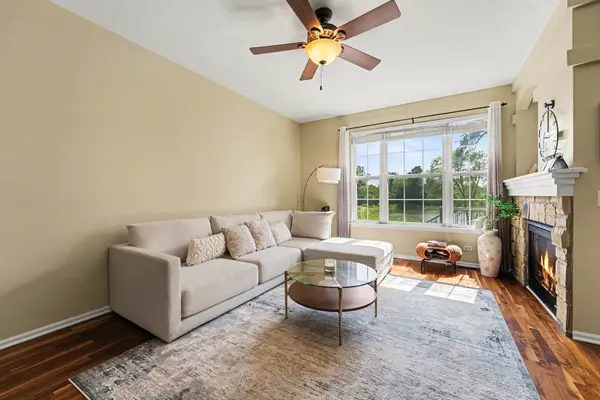 469 Bay Tree CIR, Vernon Hills, IL 60061
