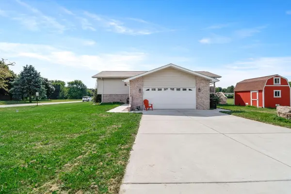 361 Sandwood CT, Valparaiso, IN 46383
