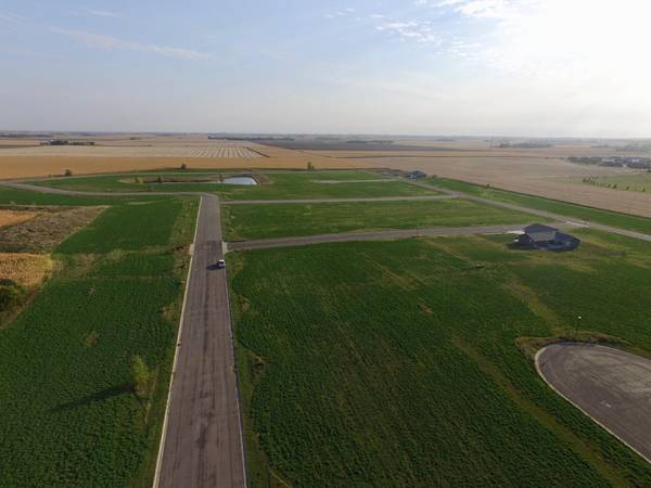 1504 Quartzite CIR, Marshall, MN 56258