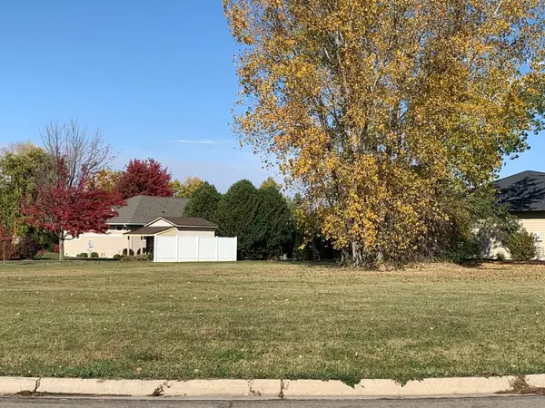 2166 NE Maple Leaf LN, Owatonna, MN 55060