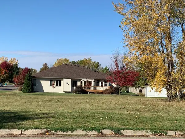 2166 NE Maple Leaf LN, Owatonna, MN 55060