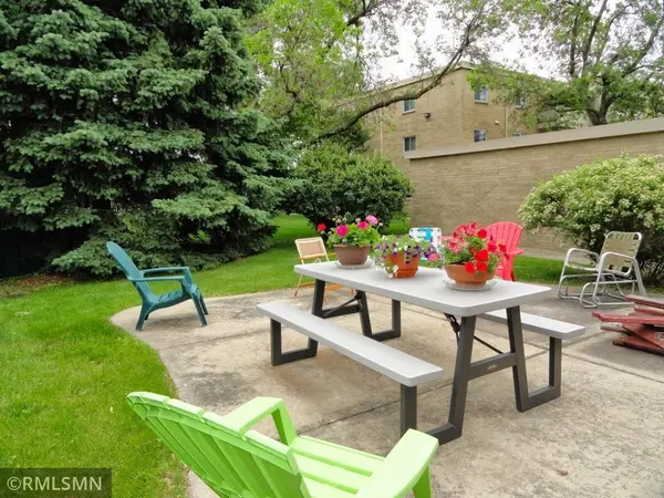 7000 Sandell AVE #5, Edina, MN 55435
