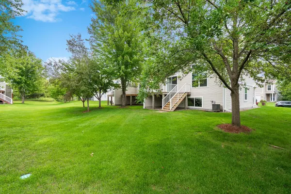 2083 Saint Johns CT, Woodbury, MN 55129