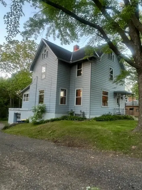 416 1st ST SW, Faribault, MN 55021
