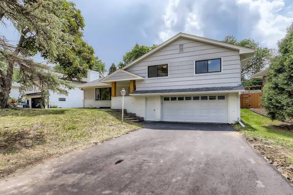 4909 Trillium LN, Edina, MN 55435