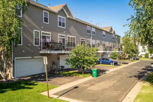 15577 June Grass LN, Eden Prairie, MN 55347