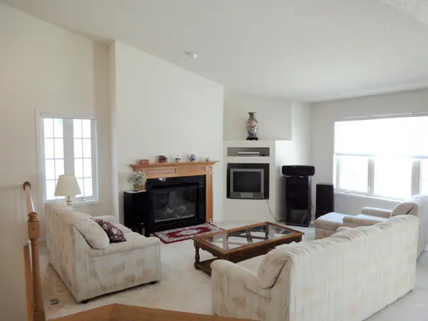 6229 Upland LN N, Maple Grove, MN 55311