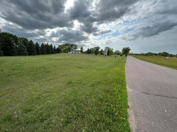 6007 Rolling Hills DR SW, Montevideo, MN 56265