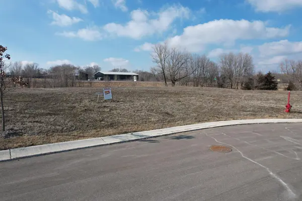 1022 Bitterend CIR, Mankato, MN 56001