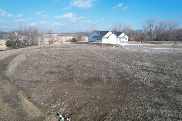 1022 Bitterend CIR, Mankato, MN 56001