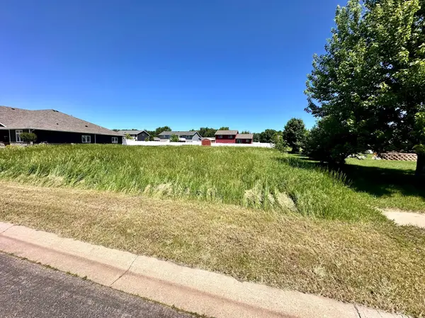 704 Andrew ST, Marshall, MN 56258