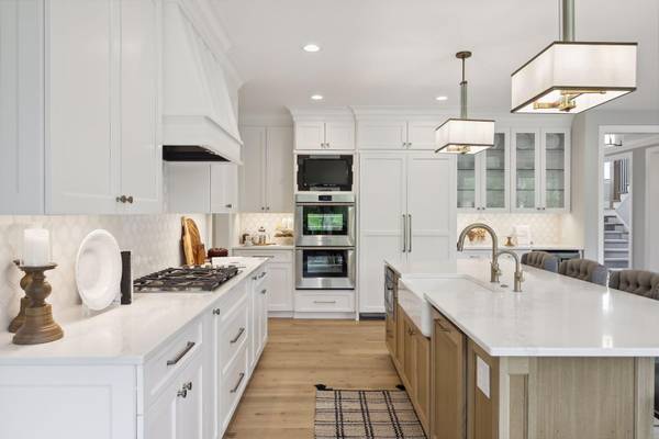 450 Indian Hill RD, Chanhassen, MN 55317