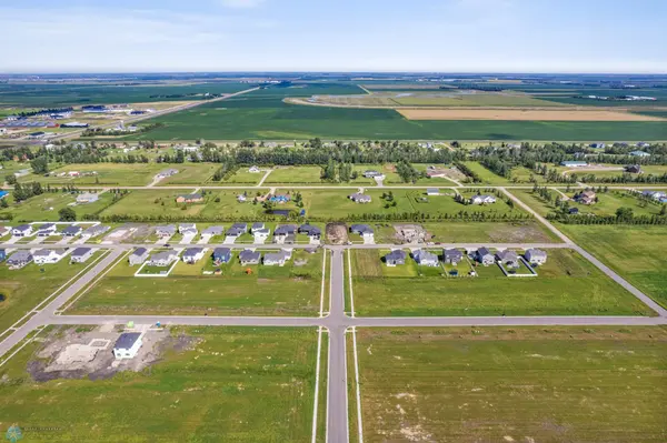 10358 Burgundy DR, Horace, ND 58047