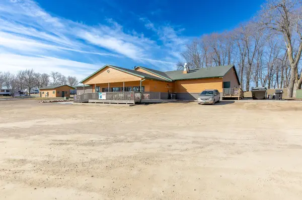 35032 Clear Lake LN, Le Center, MN 56057